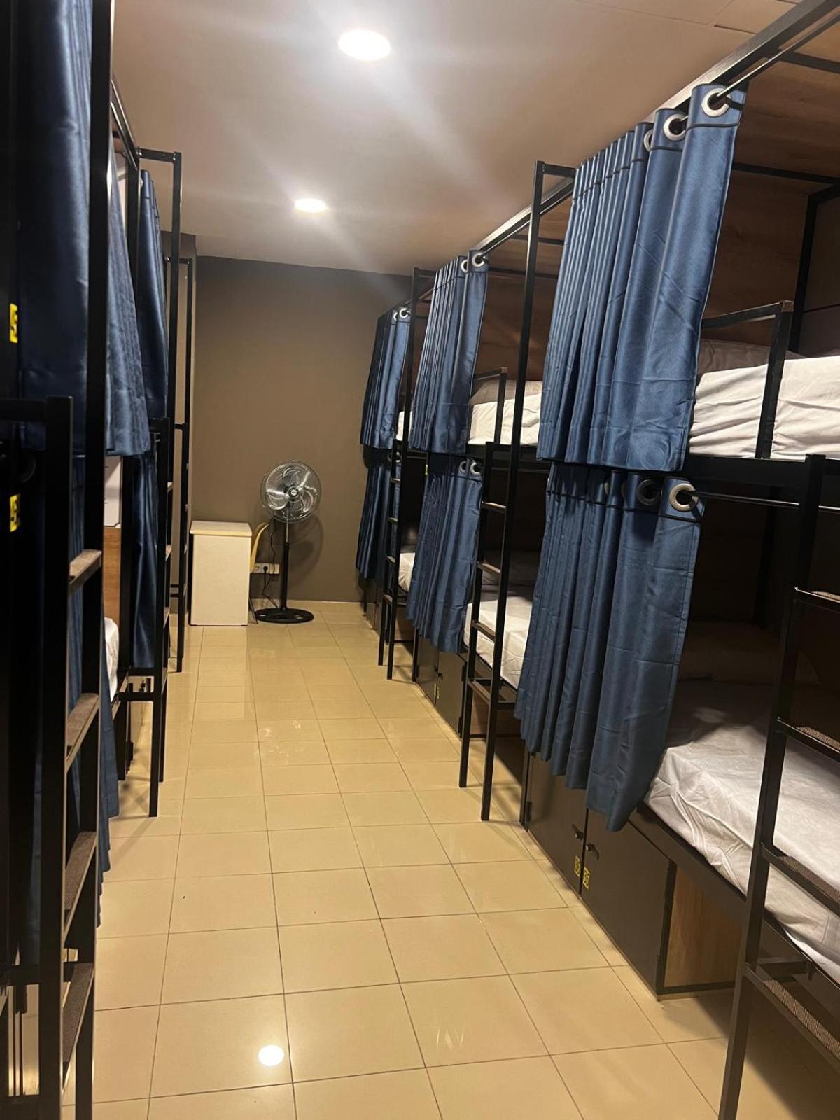 Hostel Estrella 20 Madrid Eksteriør bilde