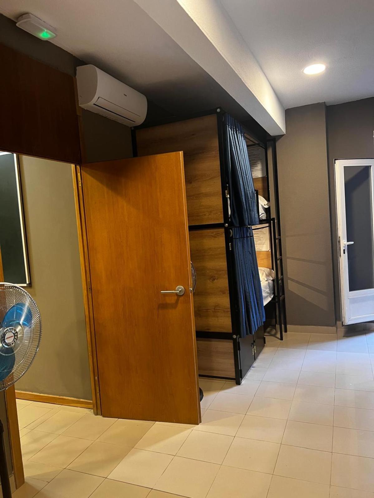 Hostel Estrella 20 Madrid Eksteriør bilde