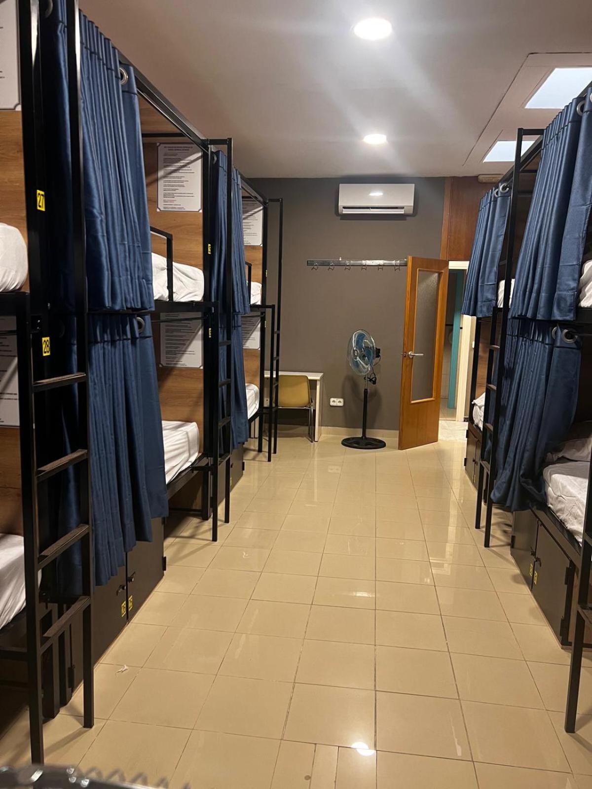 Hostel Estrella 20 Madrid Eksteriør bilde