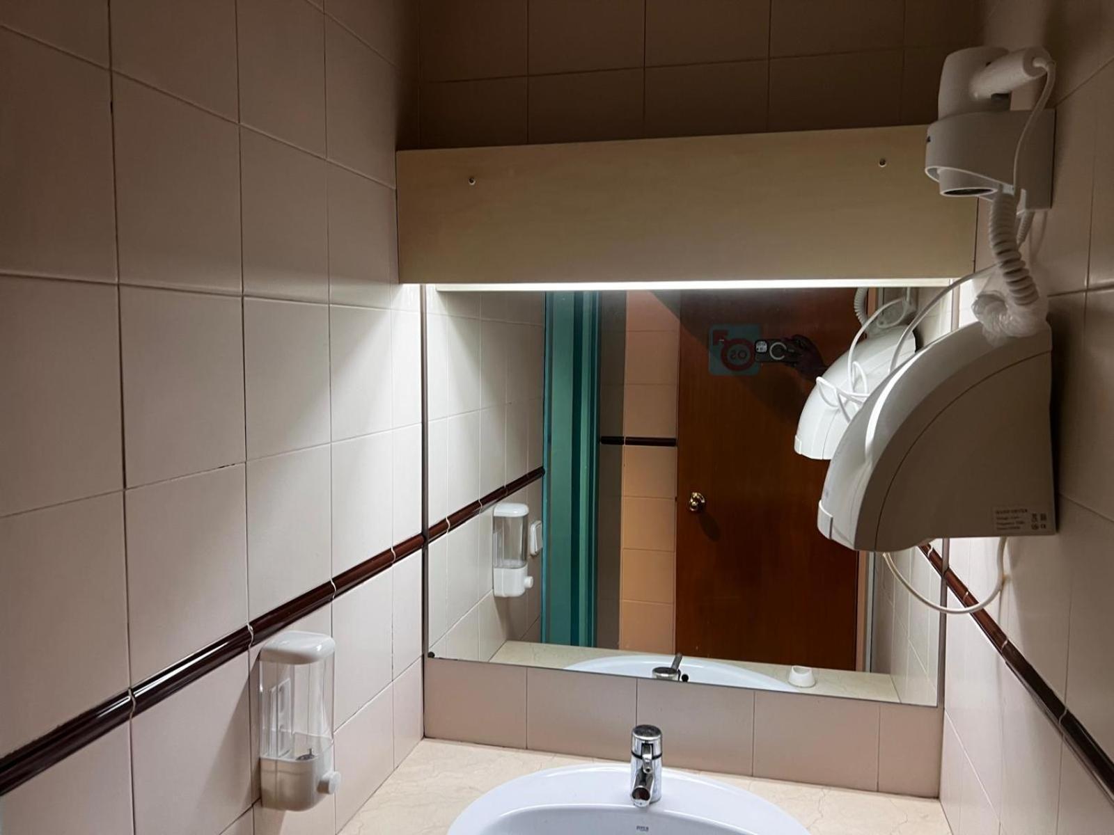 Hostel Estrella 20 Madrid Eksteriør bilde