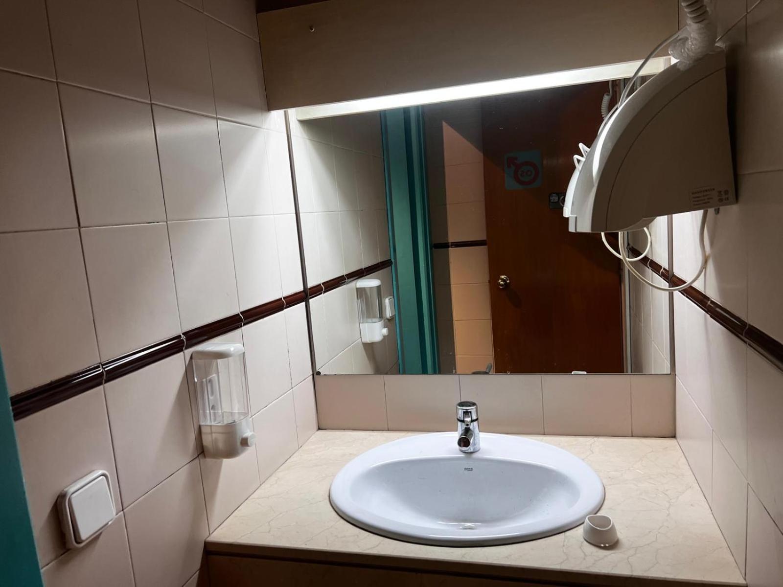 Hostel Estrella 20 Madrid Eksteriør bilde