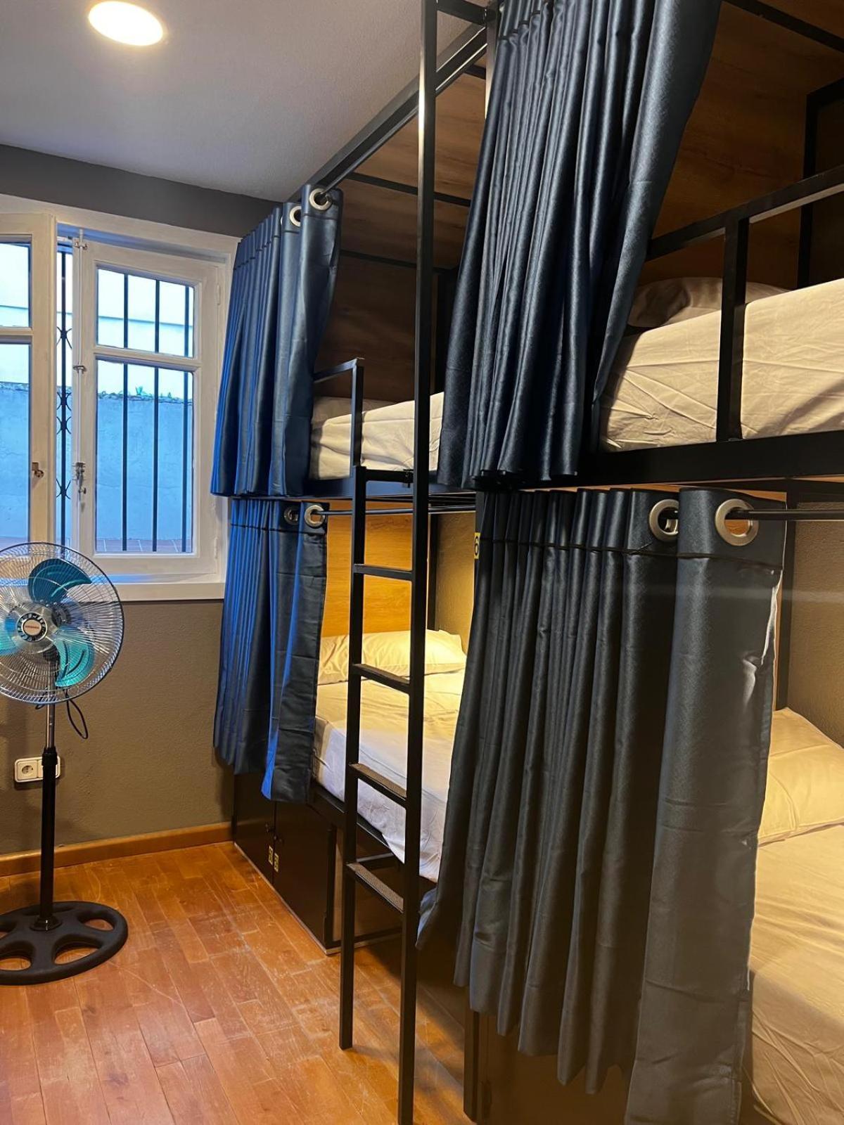 Hostel Estrella 20 Madrid Eksteriør bilde