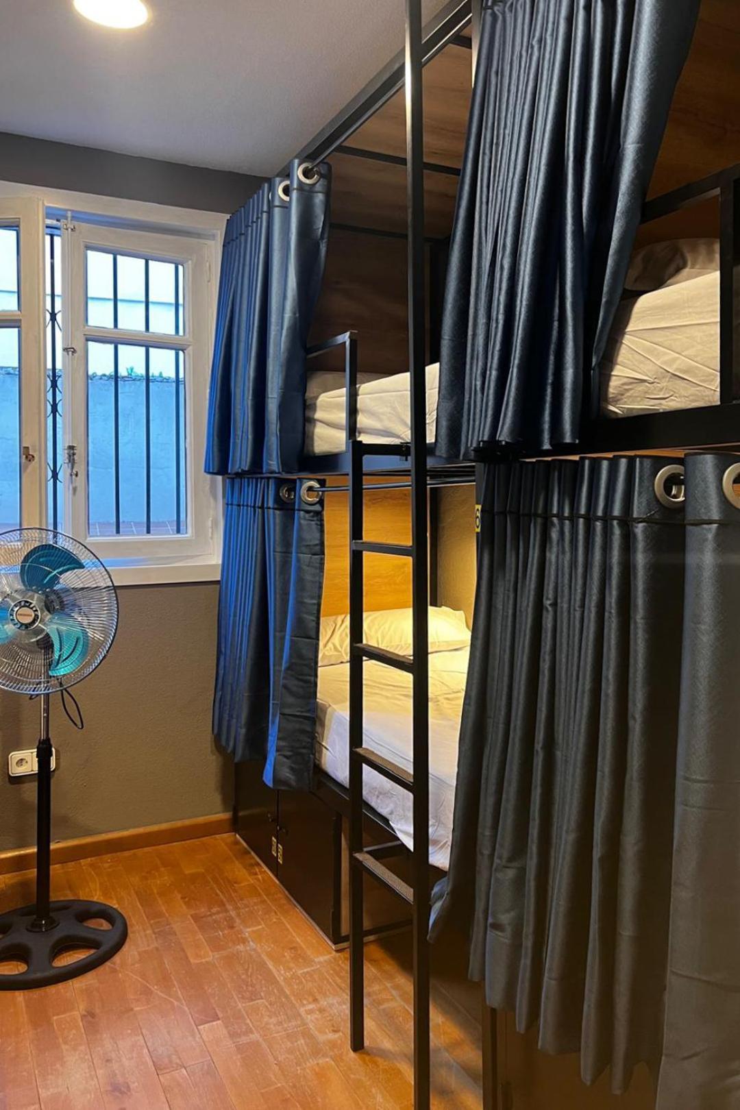 Hostel Estrella 20 Madrid Eksteriør bilde
