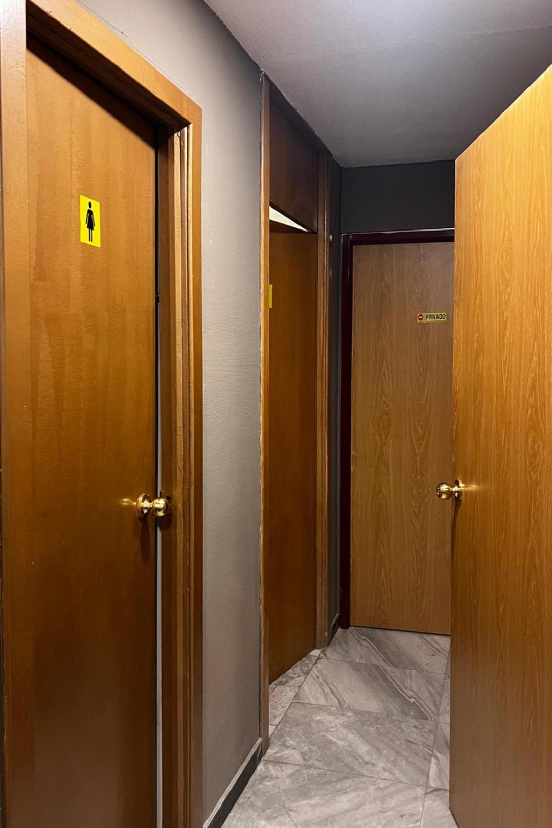 Hostel Estrella 20 Madrid Eksteriør bilde