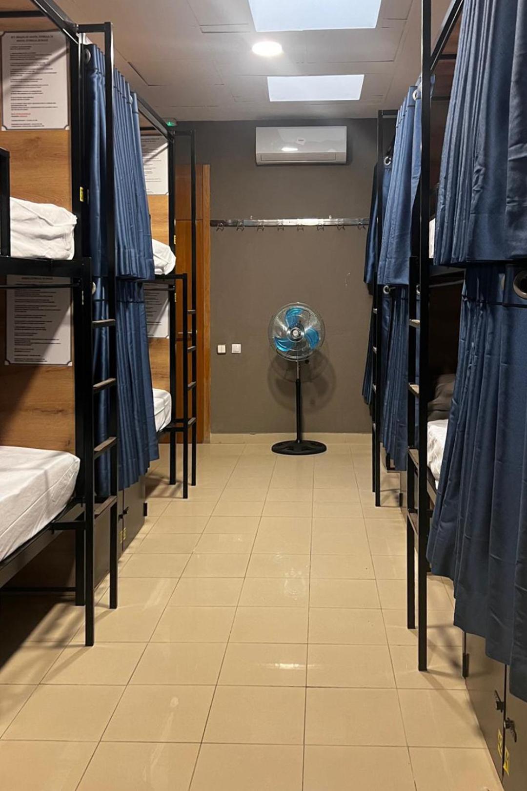 Hostel Estrella 20 Madrid Eksteriør bilde