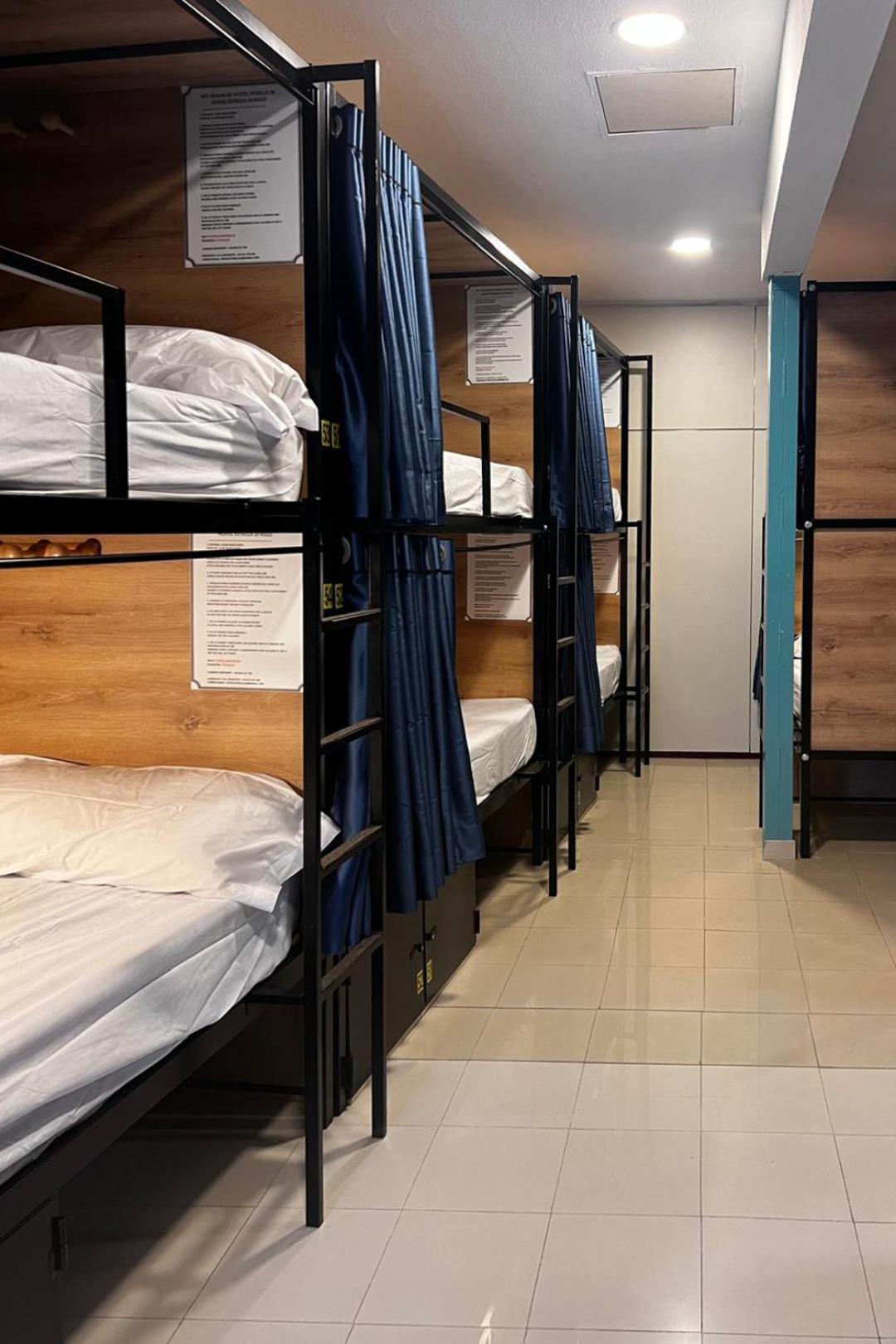 Hostel Estrella 20 Madrid Eksteriør bilde